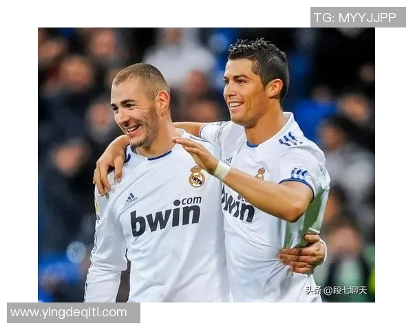 足球明星的自我介绍与成长历程分享：从绿茵场到荣耀巅峰的心路历程